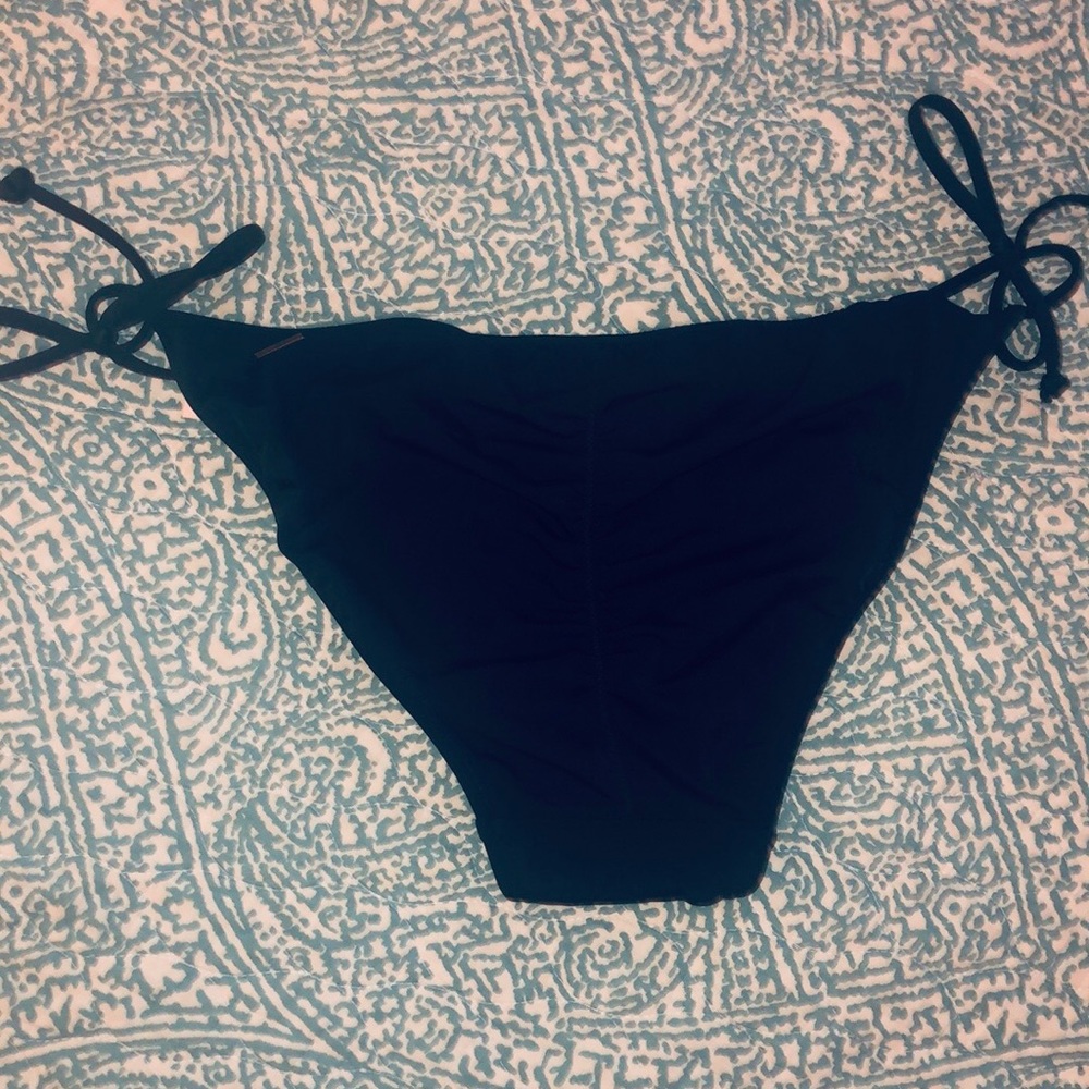 Rouched bottom, black bikini bottom w tie sides.